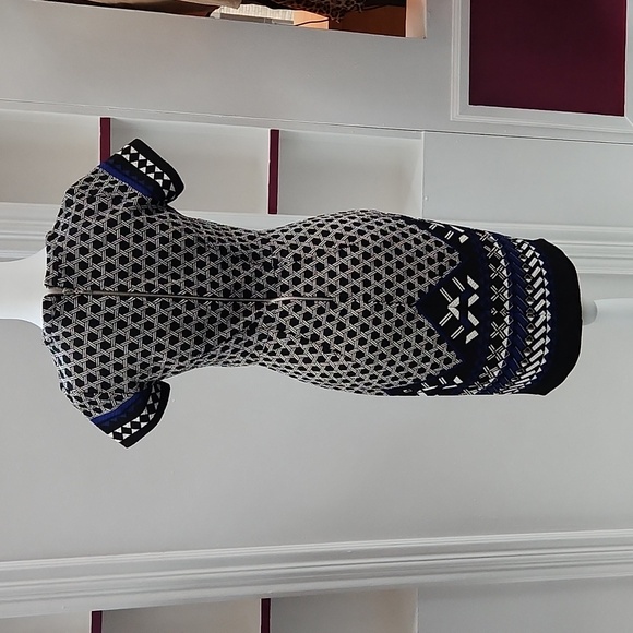 H&M Geometric Print Strechy Shift Dress - Picture 3 of 7